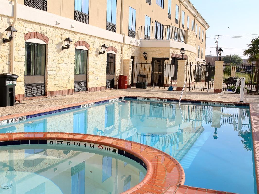 Holiday Inn Express Hotel & Suites Floresville By Ihg Екстер'єр фото